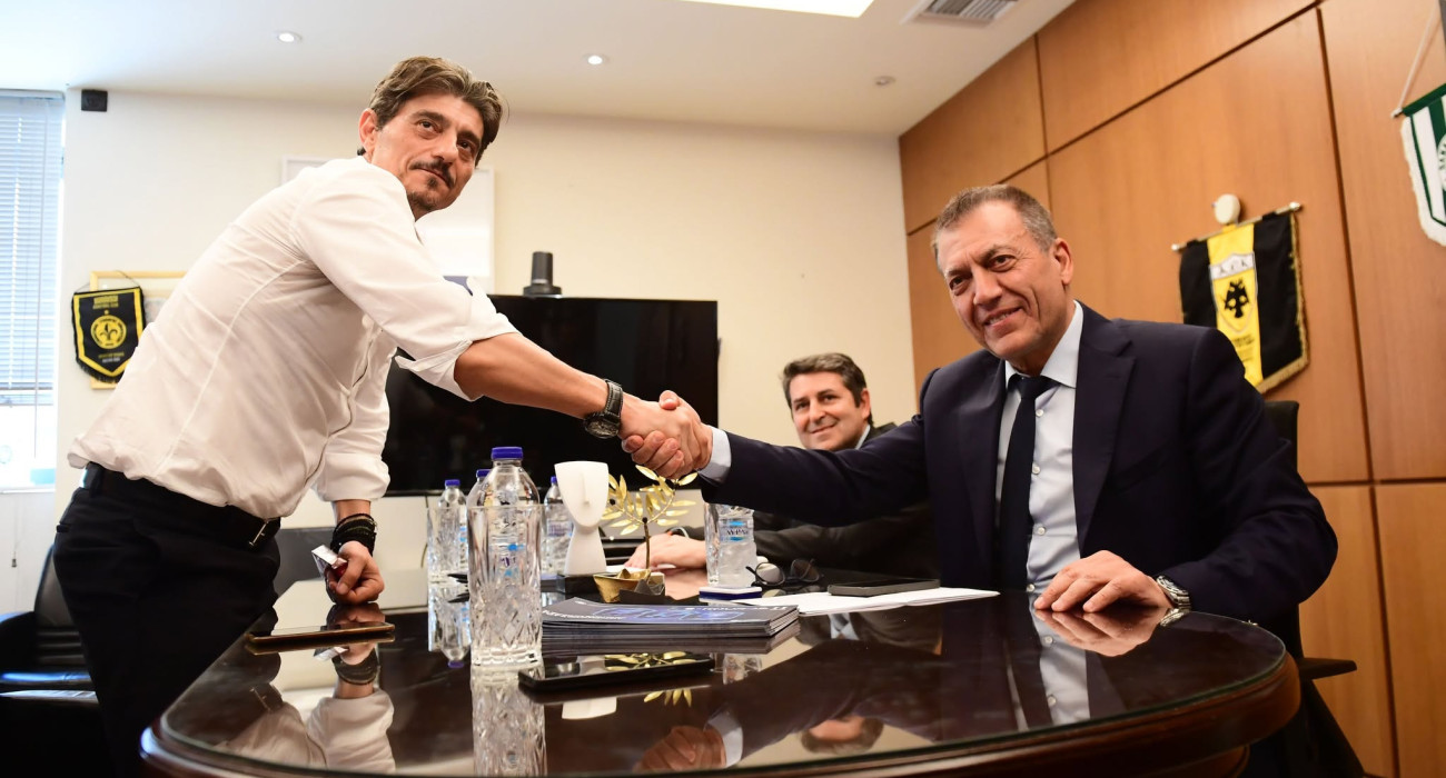 Η χειραψία Βρούτση με Γιαννακόπουλο στο υπουργείο