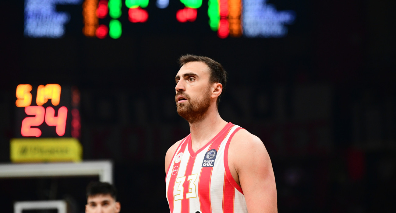 «Δυνατά για Μιλουτίνοφ η Αρμάνι Μιλάνο»