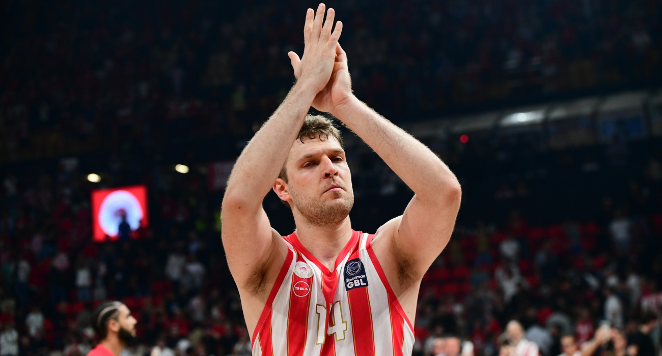 Βεζένκοφ: «Δεν υπάρχει καμία κόντρα μεταξύ παικτών, μη βάζετε λόγια...» (video)