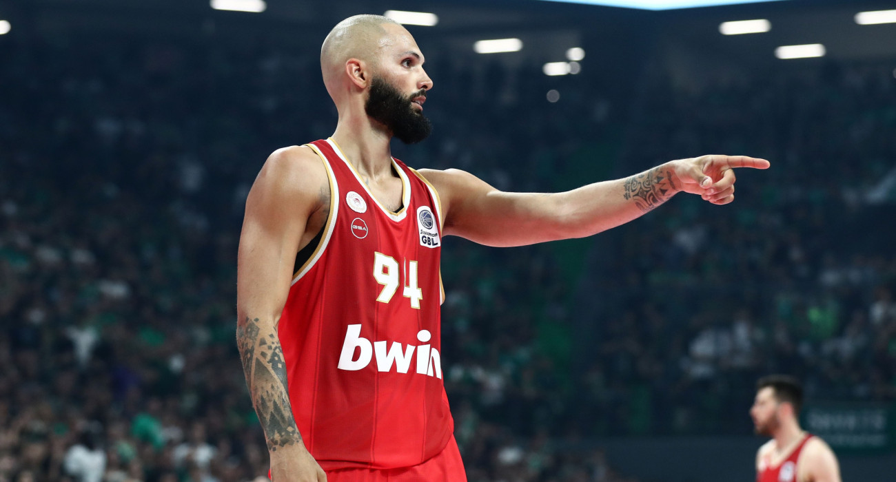 Η προηγούμενη φορά που παίκτης τιμωρήθηκε με αποκλεισμό για ανάρμοστη συμπεριφορά προς την εξέδρα