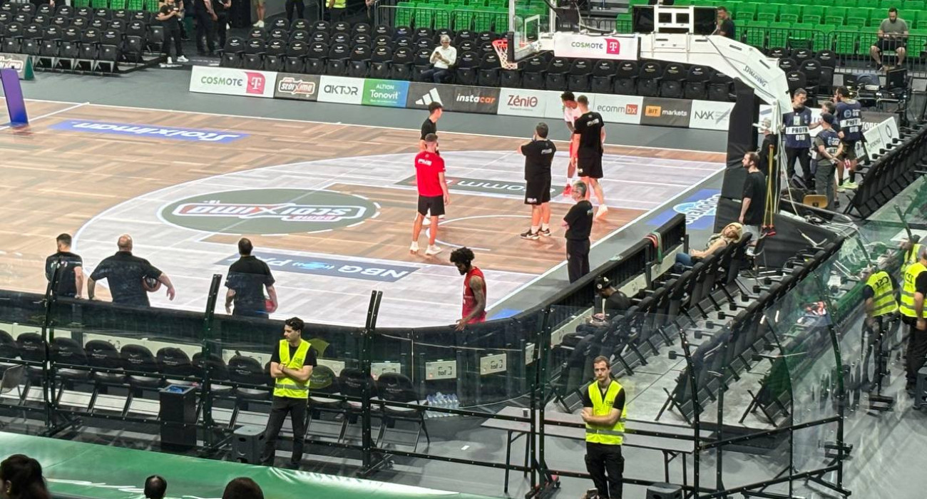 Με προστατευτικό plexiglass ο πάγκος του Ολυμπιακού στο ΟΑΚΑ