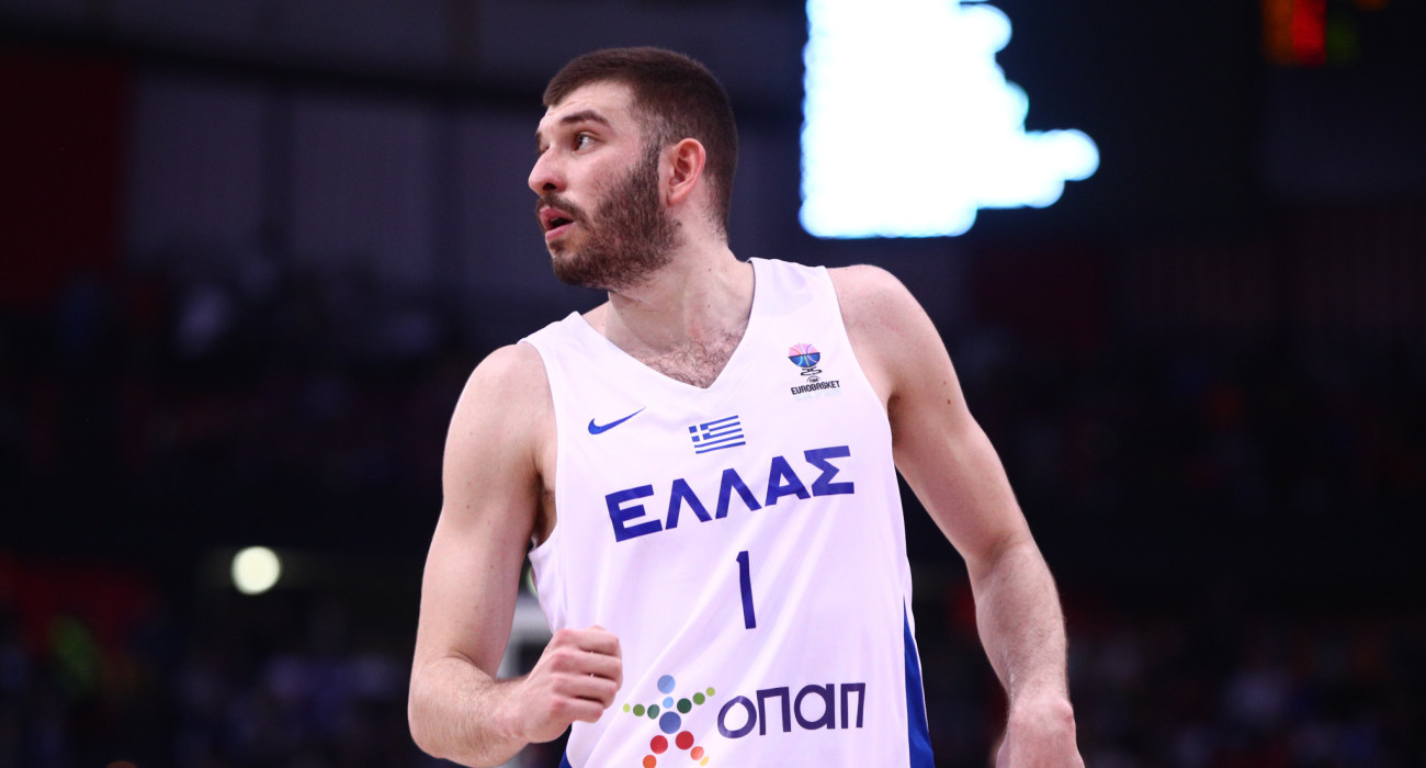 Ο Νίκος Ρογκαβόπουλος με τη φανέλα της Εθνικής, Πηγή: Eurokinissi