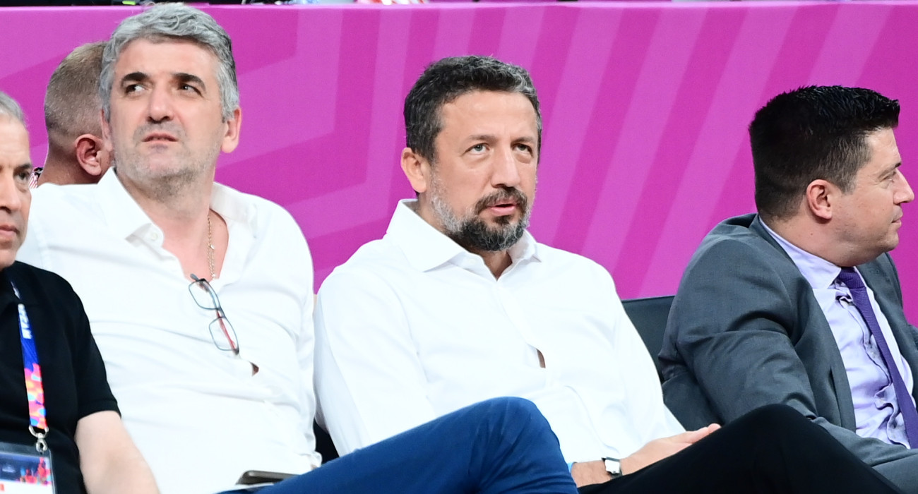 Στα αποδυτήρια της εθνικής Τουρκίας ο Τουρκογλου πανηγύρισε με τις παίκτριες την πρόκριση στην οκτάδα του Eurobasket