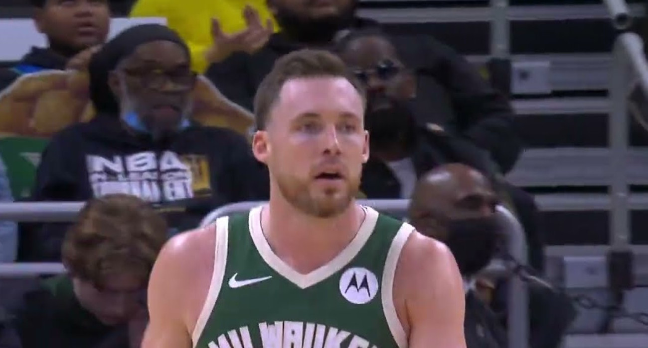 Συνεχίζει στους Μπακς ο Κόνατον