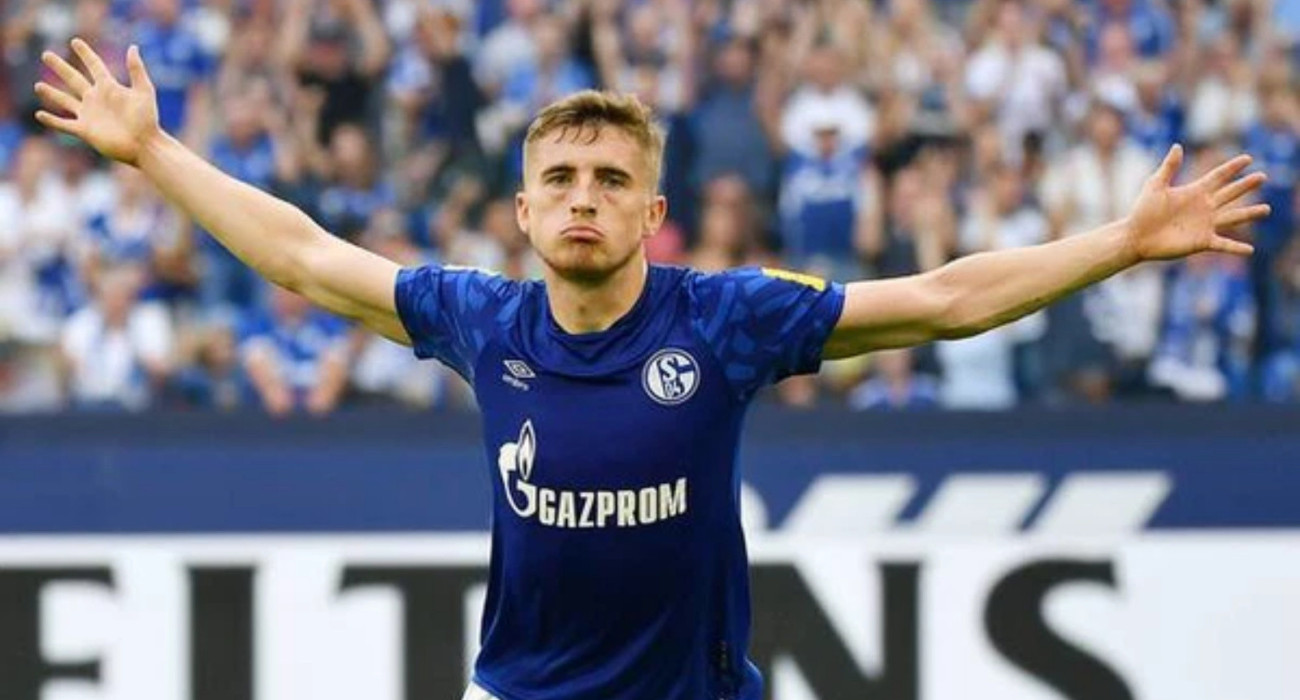 Έρχεται την Πέμπτη ο Κένι και υπογράφει τριετές συμβόλαιο