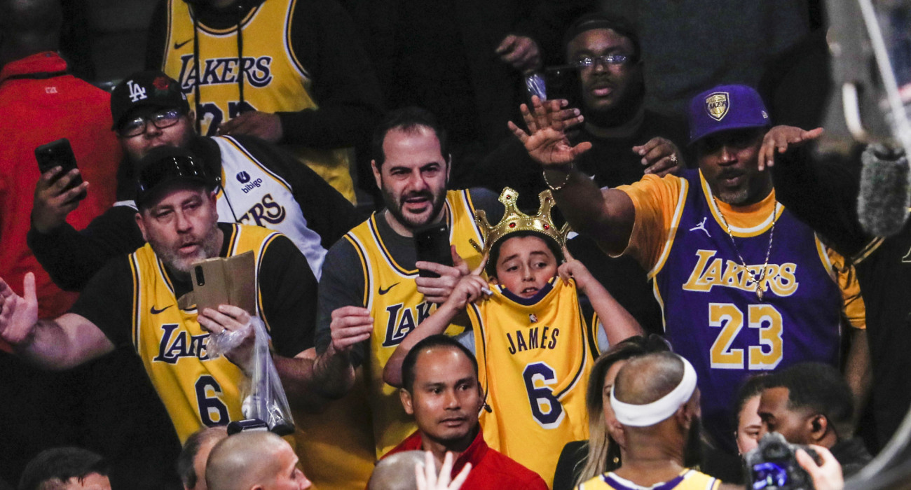 «Βόμβα» στο LA: Η οικογένεια Μπας πουλάει τους Λέικερς σε τιμή ρεκόρ στην ιστορία των σπορ