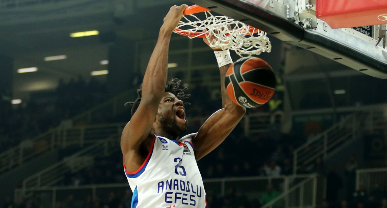 Το νέο όνομα στη λίστα του Ολυμπιακού για σέντερ και το θέμα Οτούρου