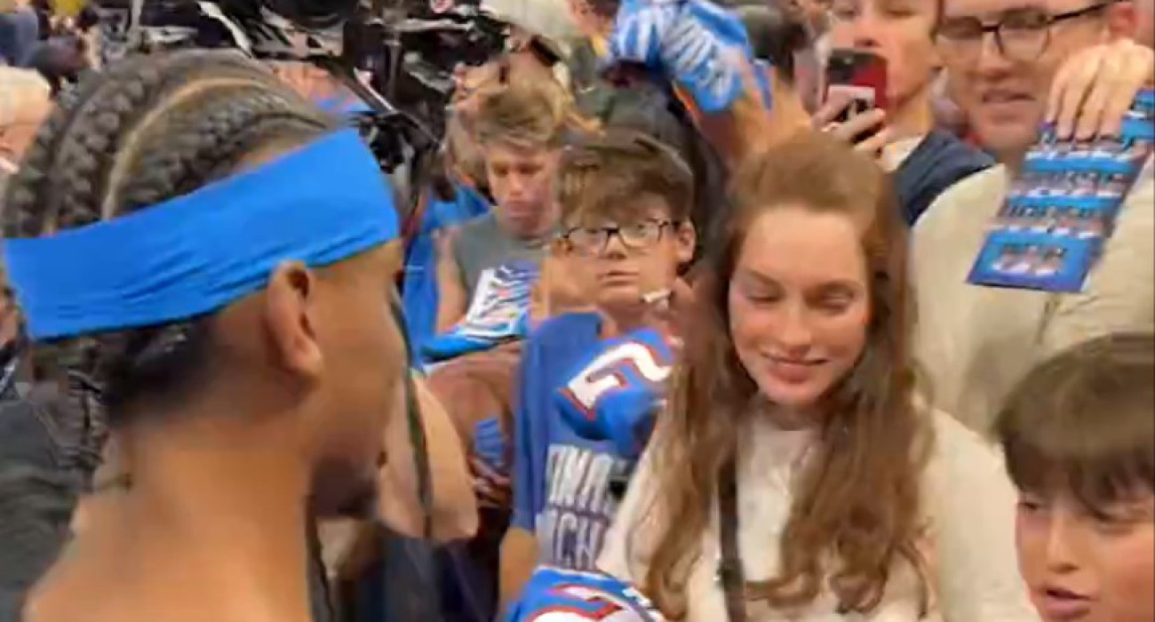 Ο Γκίλτζιους-Αλεξάντερ έδωσε 429 αυτόγραφα και μοίρασε χαρά στους φαν του (video)