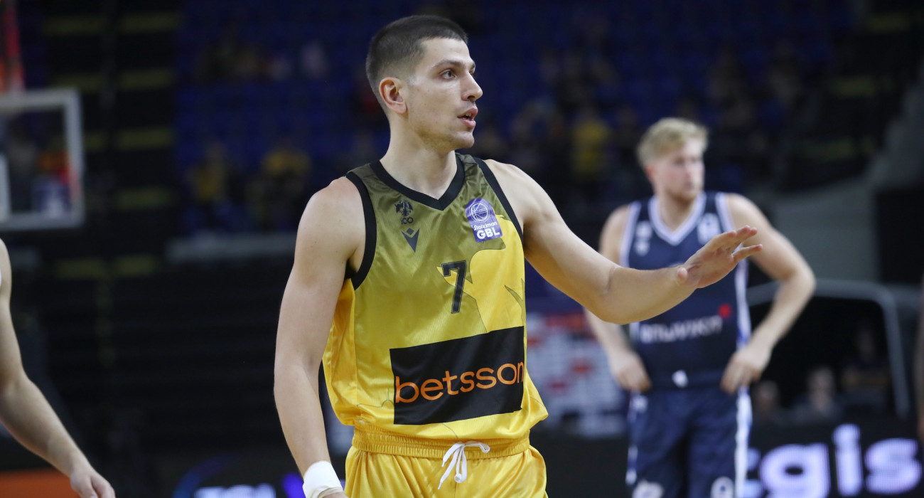 Εβδομάδα οριστικών εξελίξεων με Φλιώνη στην ΑΕΚ