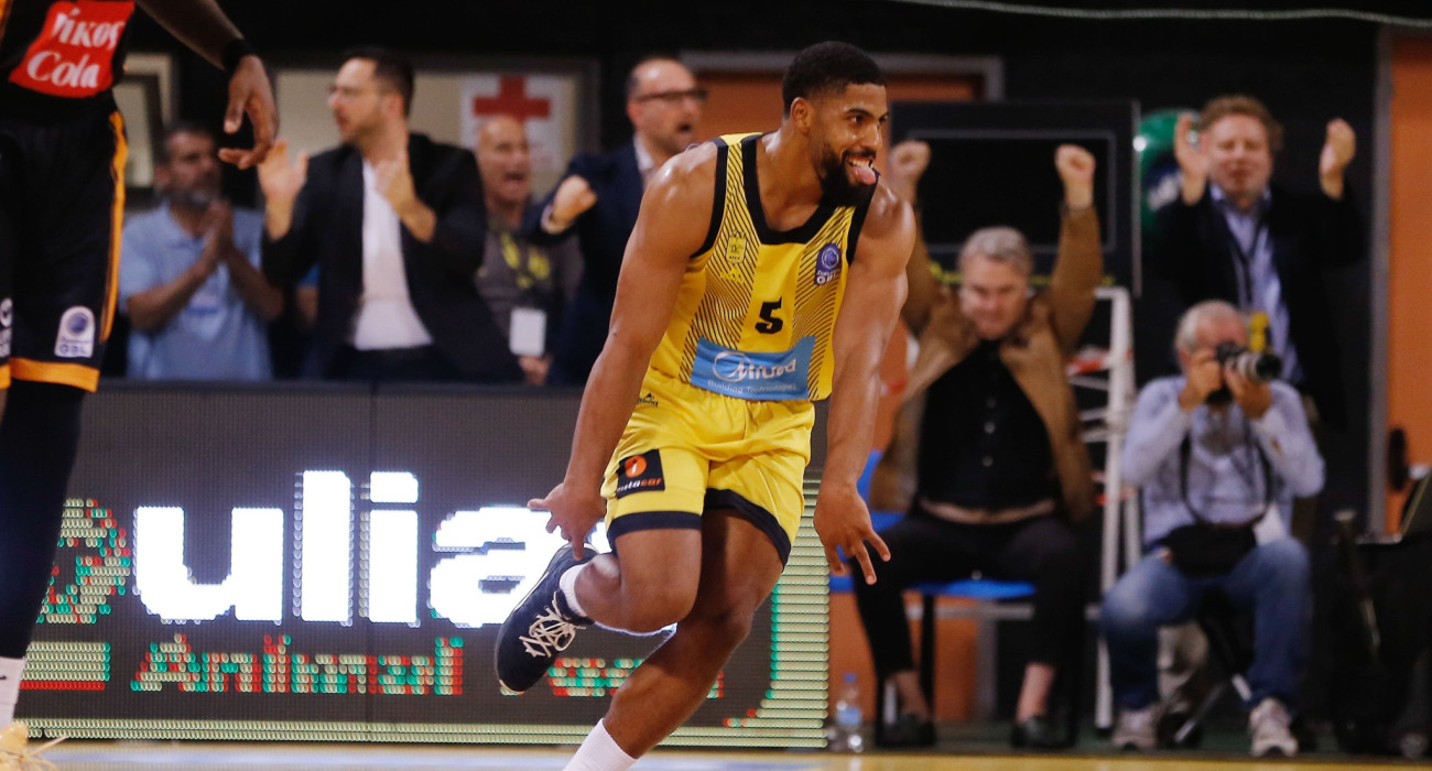 Η Μακάμπι Τελ Αβίβ αφήνει ελεύθερο τον Ντε Τζούλιους, στη... γωνία ο Άρης