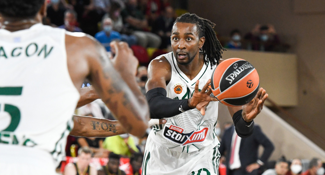 Επίσημα στην Μύκονο ο πρώην παίκτης του Παναθηναϊκού, Τζέρεμι Έβανς