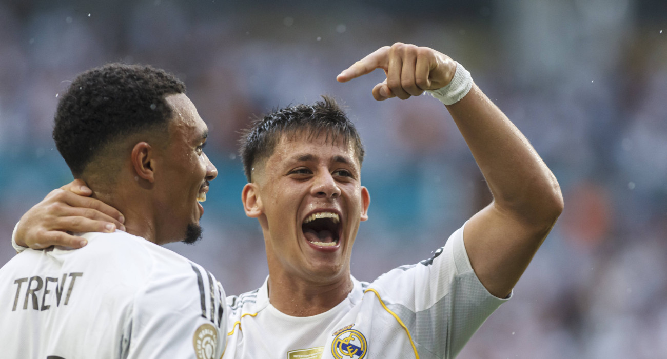 Ο Αρντά Γκιουλέρ με τον Τρεντ Αλεξάντερ Άρνολντ / Πηγή: Imago