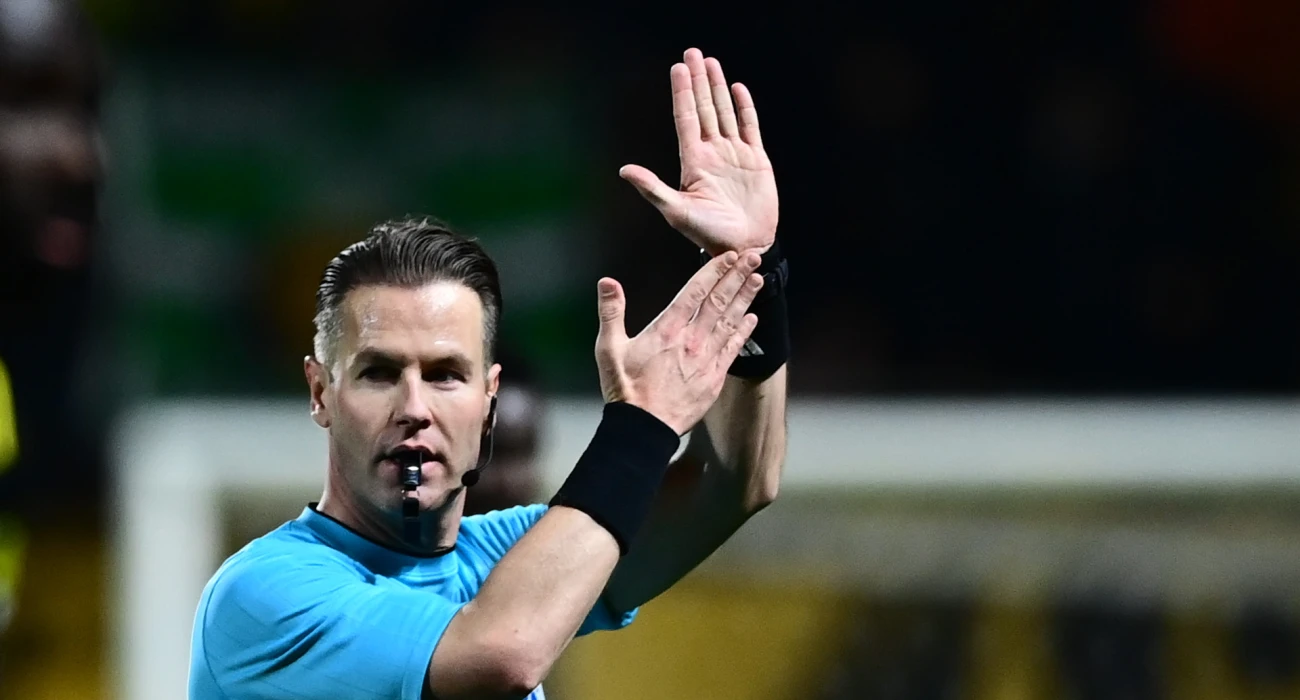 Πάλι στο επίκεντρο ο Μάκελι για τις αποφάσεις του – Απέβαλε τον Καμπάλ με δύο κίτρινες σε λίγα λεπτά (VID)