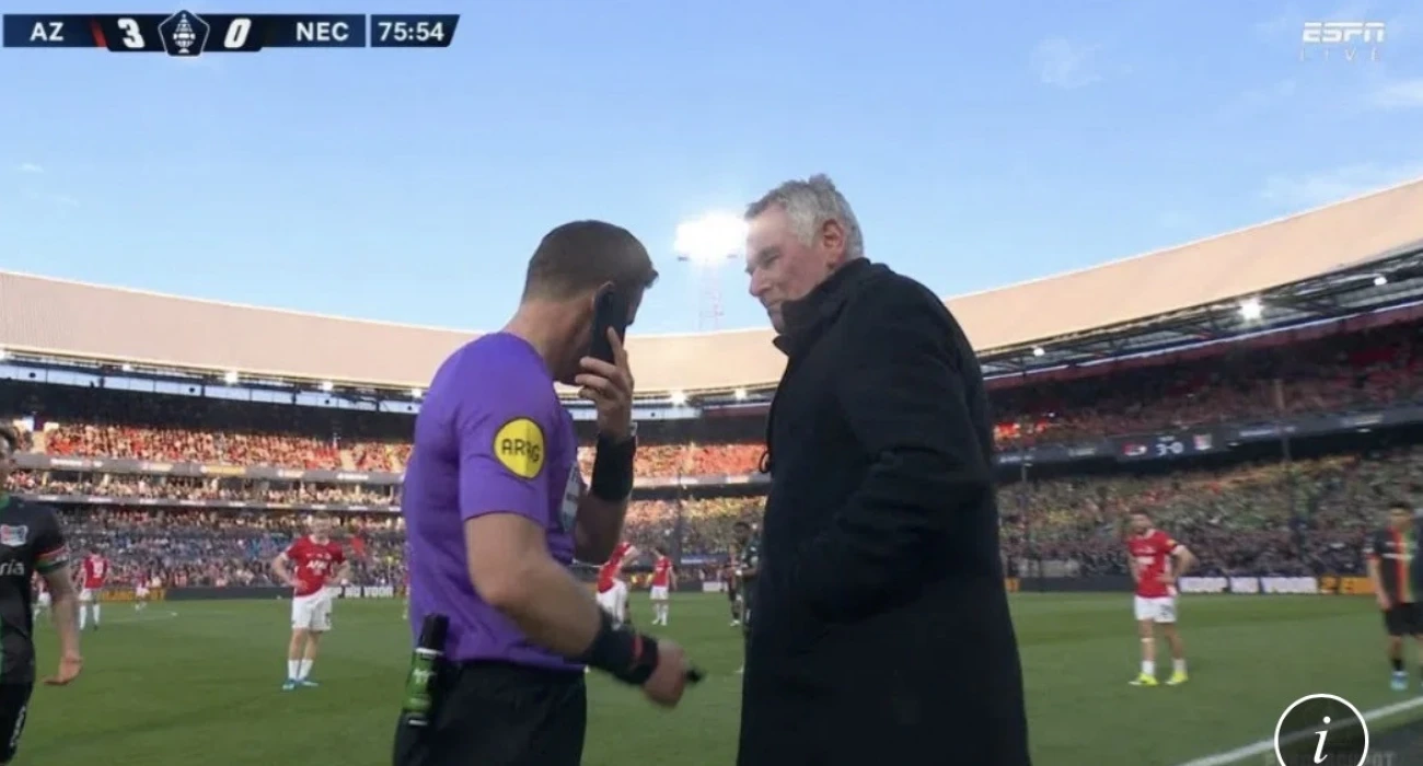 Απίθανο σκηνικό – Ο Μάκελι απάντησε σε τηλεφώνημα κατά τη διάρκεια αγώνα