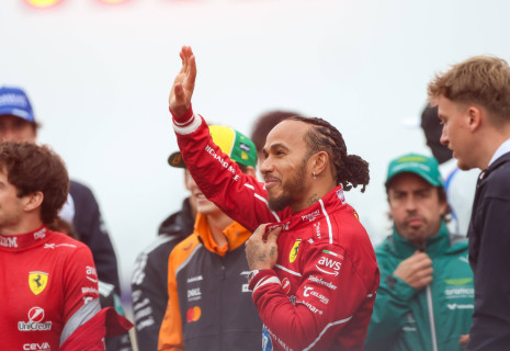 Αχώριστοι μετά την «καυτή» βραδιά: Λιούις Χάμιλτον και Κιμ Καρντάσιαν συνέχισαν το ειδύλλιο στην «Πόλη του Έρωτα»