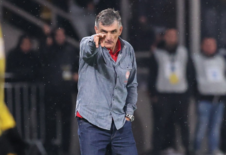 Τι βλέπει ο Μεντιλίμπαρ από τους παίκτες στο Ρέντη πριν τον ΠΑΟΚ