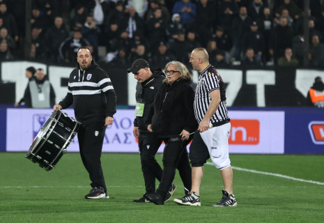 Ποια είναι η γυναίκα που χτύπησε το τύμπανο στο κέντρο της Τούμπας (photos)