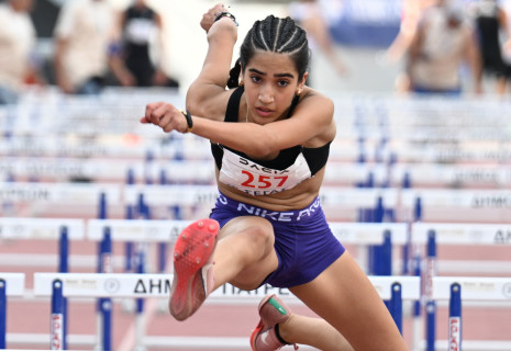 Η 17χρονη κόρη του Κώστα Μπακογιάννη έκανε Πανελλήνιο ρεκόρ (video)