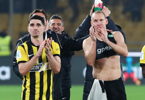 Η ΑΕΚ θέλει τις ανανεώσεις με Μάνταλο και Βίντα μέχρι το 2027