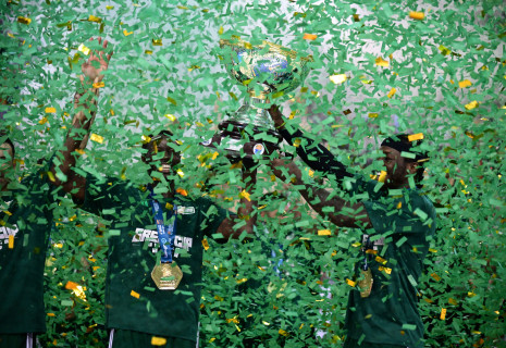 Η απονομή του Κυπέλλου Ελλάδας στον Παναθηναϊκό - Ο Σλούκας έδωσε το τρόπαιο σε Γκραντ και Ναν (video)