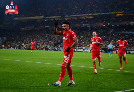 Η εντυπωσιακή Νότιγχαμ «άλωσε» την Κωνσταντινούπολη, έριξε τρία γκολ στη Φενέρμπαχτσε