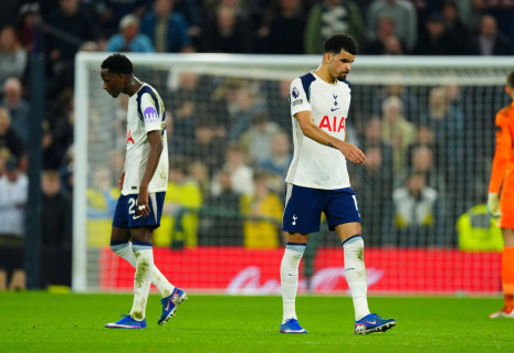 Ούτε οι πιθανότητες με το μέρος της Τότεναμ - Φαβόρι για τον υποβιβασμό στην Championship οι «πετείνοι»