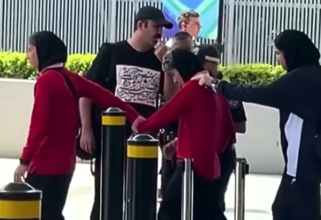 Συγκλονιστικές εικόνες - Η στιγμή που οι παίκτριες του Ιράν δραπέτευσαν για να ζητήσουν άσυλο στην Αυστραλία (video)