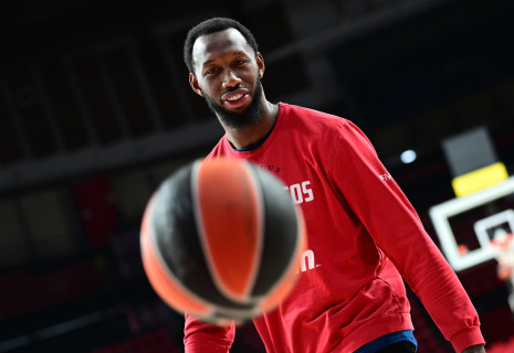 Γιατί αγαπάνε στον Ολυμπιακό τον Χολ!