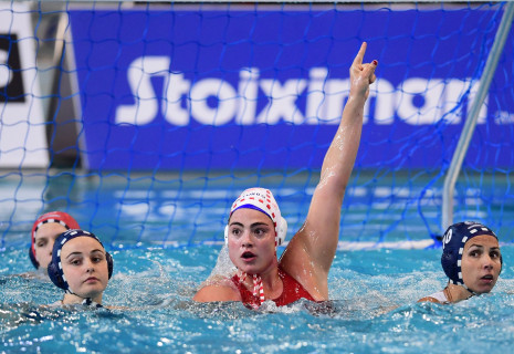 Ο Ολυμπιακός κατατρόπωσε την Σαμπαντέλ - «Aγκαλιά» με την πρόκριση στις «4» του Champions League