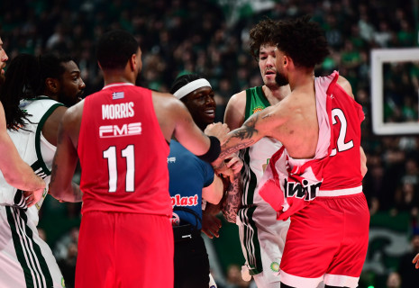 Ένταση στο ντέρμπι με... σκισμένες φανέλες: Αποβλήθηκαν Ναν και Ντόρσεϊ - Τι έγινε με Λεσόρ (video)