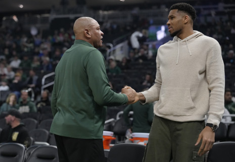 Το παραδέχτηκε ο Ντοκ Ρίβερς: «Αν δεν κάνουμε καλή δουλειά με το ρόστερ ο Γιάννης θα κοιτάξει αλλού»