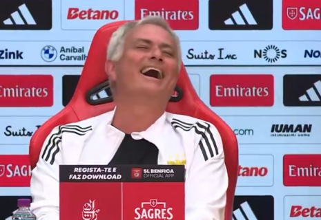 «Κανείς δεν με θέλει»: Η στιχομυθία με δημοσιογράφο που προκάλεσε νευρικό γέλιο στον Μουρίνιο (video)