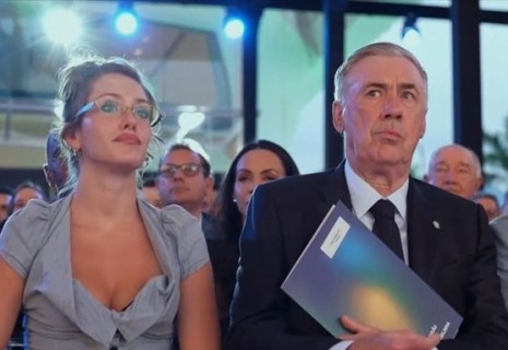Ποια ήταν η μυστηριώδης γυναίκα δίπλα στον Αντσελότι; (photo)