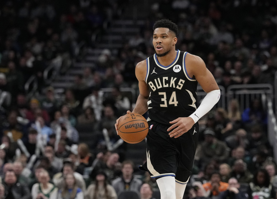 Ο Γιάννης Αντετοκούνμπο ψηφίζει Ολυμπιακό: «Ήρθε η ώρα να κατακτήσει την EuroLeague»