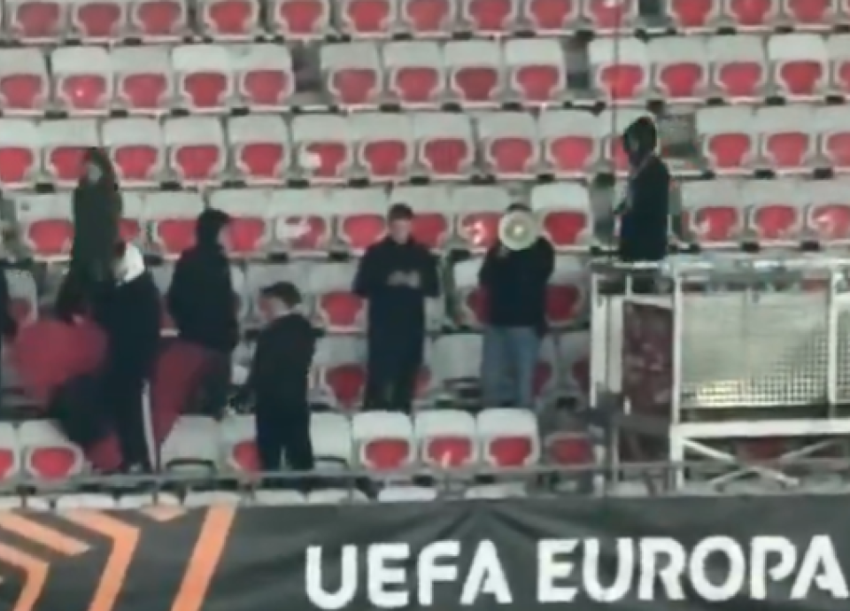 Ο πιο έξυπνος οπαδός χρησιμοποίησε... Google Translate για να βρίσει στα Ολλανδίκα (video)