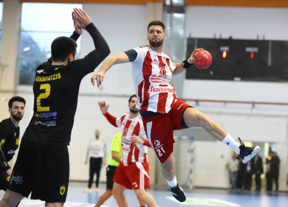 Ο Ολυμπιακός σήκωσε το Κύπελλο Ελλάδος – Κέρδισε την ΑΕΚ στον τελικό (videos)