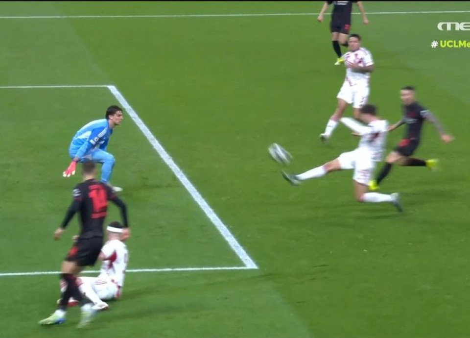 Το σωτήριο τάκλιν του Ρέτσου που γλίτωσε τον Ολυμπιακό (video)