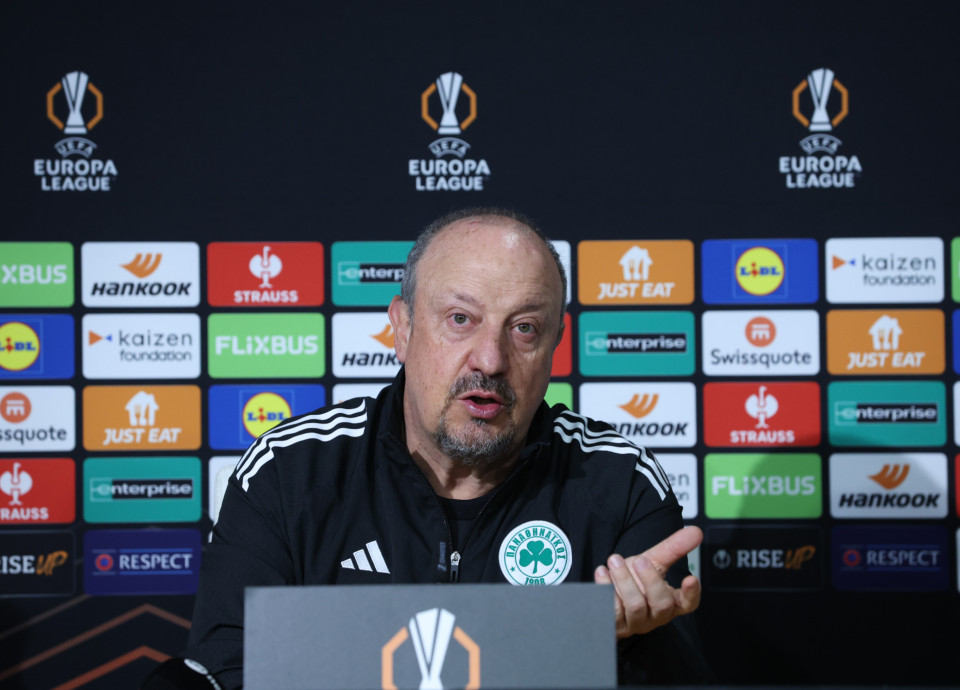 Μπενίτεθ: «Με δέκα παίκτες κερδίσαμε στο πρώτο παιχνίδι με ένα πέναλτι ξεκάθαρο!»