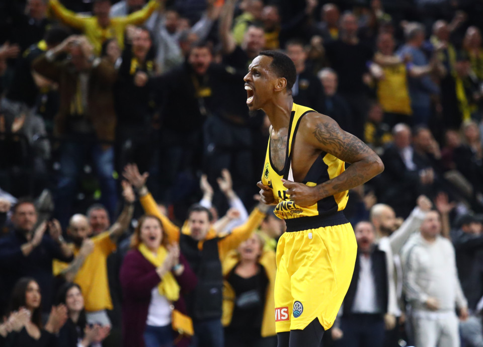 Βασίλισσα με φούμο