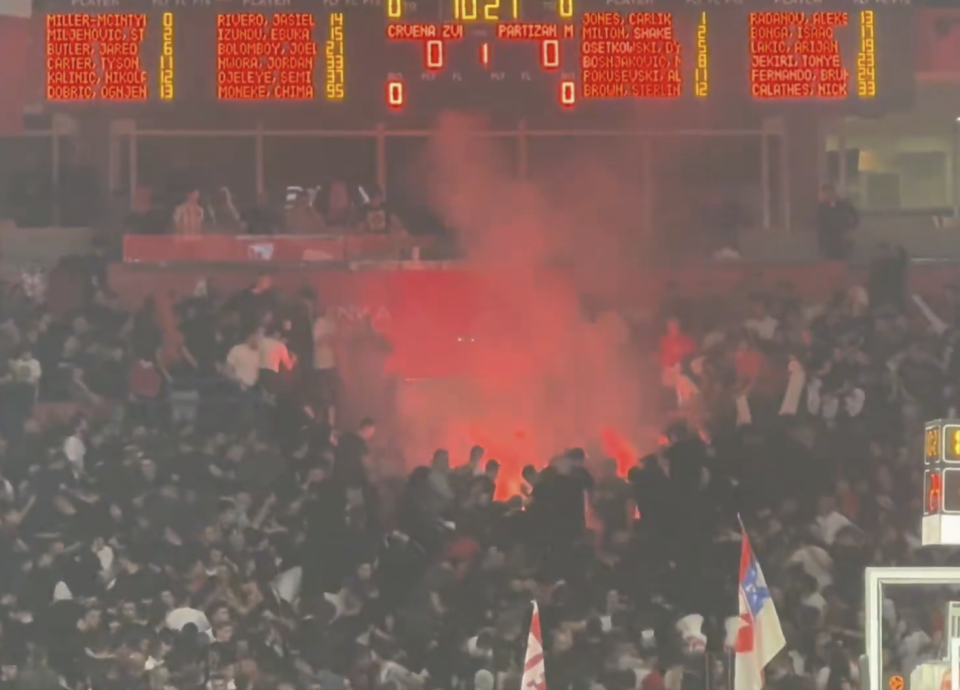 Σοβαρά επεισόδια στο Βελιγράδι πριν το Ερυθρός Αστέρας - Παρτίζαν (video)