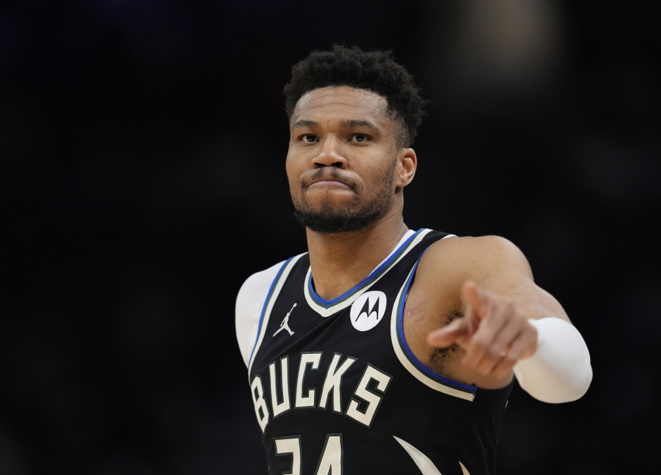 Το… ταμείο του Αντετοκούνμπο: Πόσα χρήματα έχει εισπράξει για τις 13 σεζόν του στο NBA