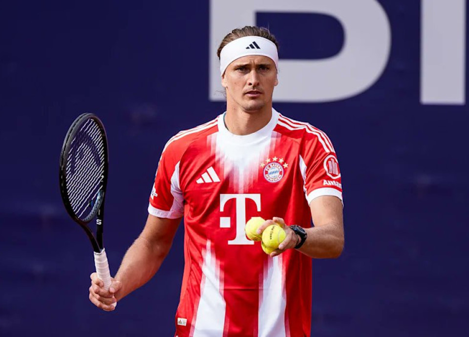 Ο Ζβέρεφ φόρεσε τη φανέλα του Ολίσε και προκρίθηκε στα προημιτελικά του Μονάχου (photo)