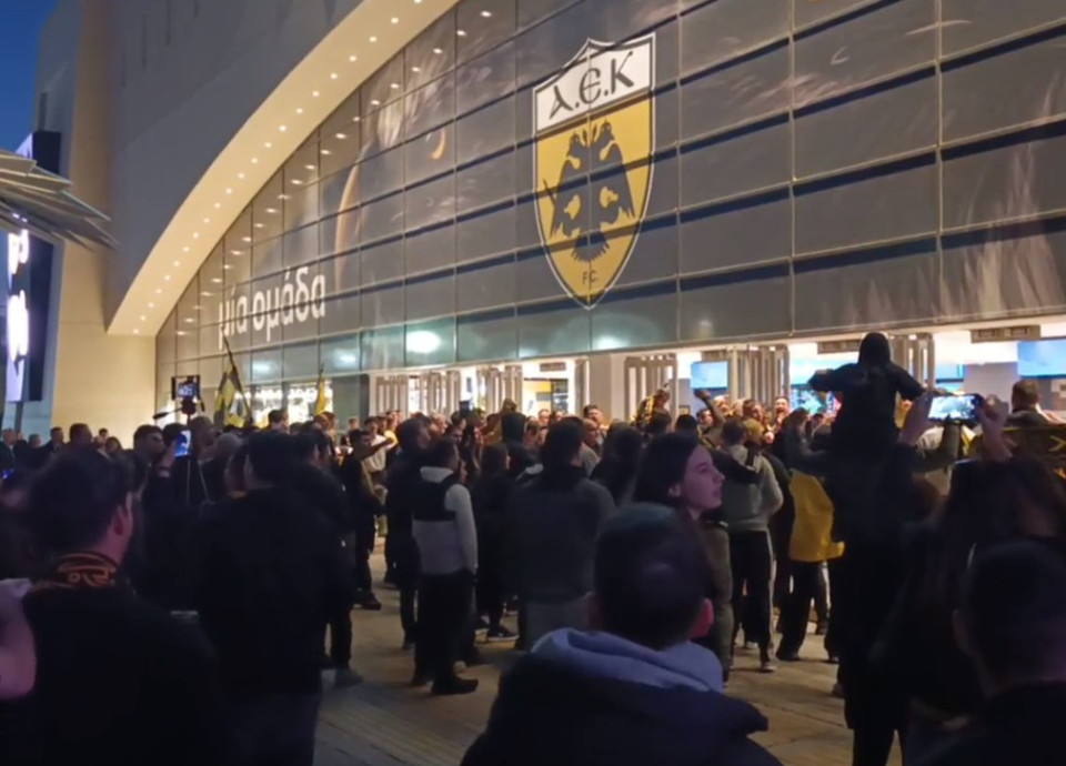 Πανηγυρισμοί στη Νέα Φιλαδέλφεια για τη νίκη της ΑΕΚ - Δείτε video του Athletiko