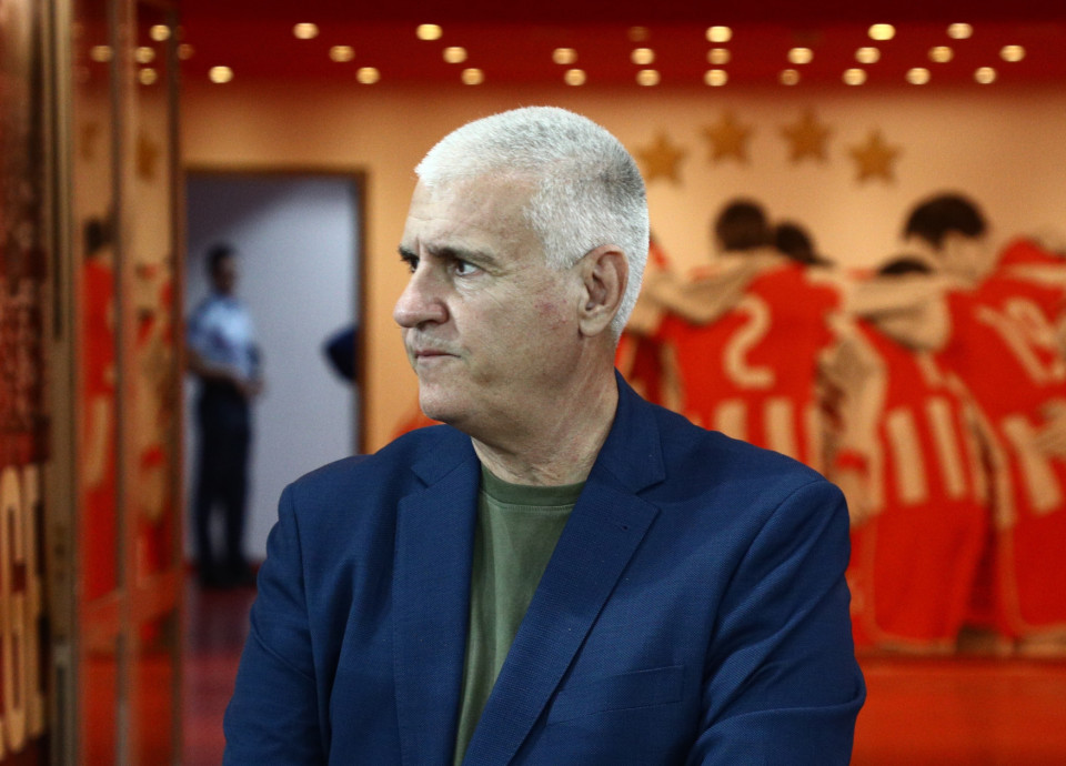 «Το νέο οργανόγραμμα του Ολυμπιακού θα επηρεάσει τις μεταγραφικές λίστες» (video)