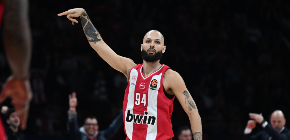 Ο Ολυμπιακός πήρε την «ερυθρόλευκη» μάχη στο ΣΕΦ και καλπάζει προς το πλεονέκτημα