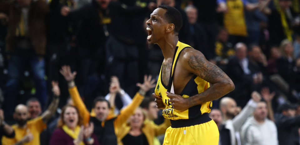 Ομάδα που μαθαίνει να ξεπερνάει τον εαυτό της