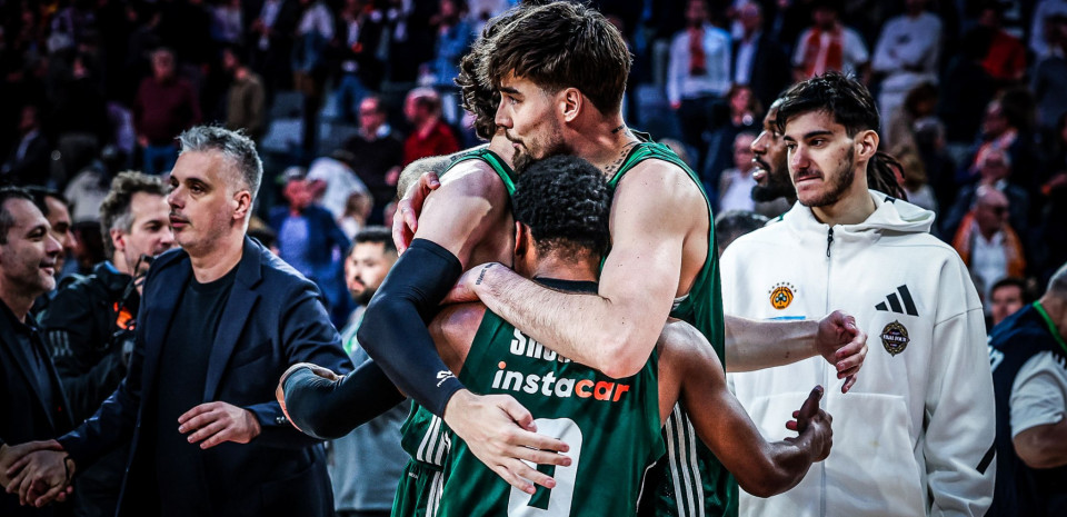 Τα πόδια... τρέμουν, ευκαιρία να τους ρίξει στο καναβάτσο