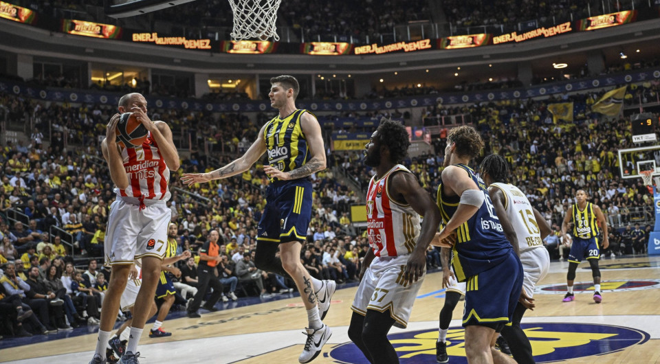 Ο Ερυθρός Αστέρας άντεξε στην πίεση και πήρε τεράστια νίκη επί της Φενέρμπαχτσε