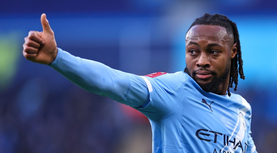 Η Σίτι «απέδρασε» από το Elland Road και συνεχίζει στο κατόπι της Άρσεναλ