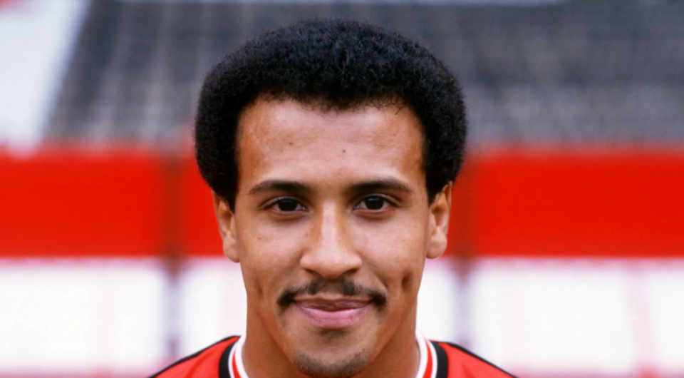 Απίστευτο κι όμως αληθινό: Ζούσε δέκα χρόνια στη Ζάκυνθο και παρίστανε παλαίμαχο παίκτη της Γιουνάιτεντ!